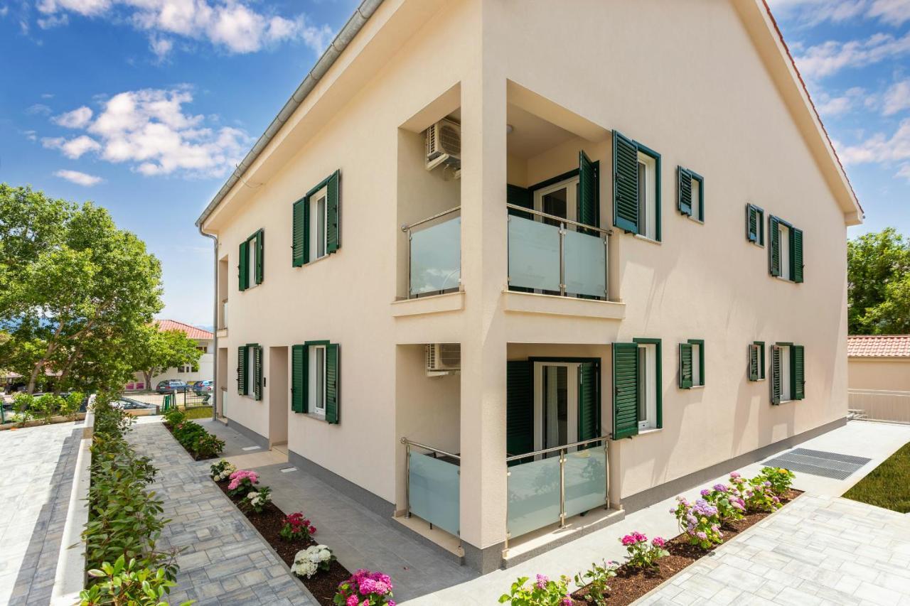 Divine Apartments باشْكا المظهر الخارجي الصورة